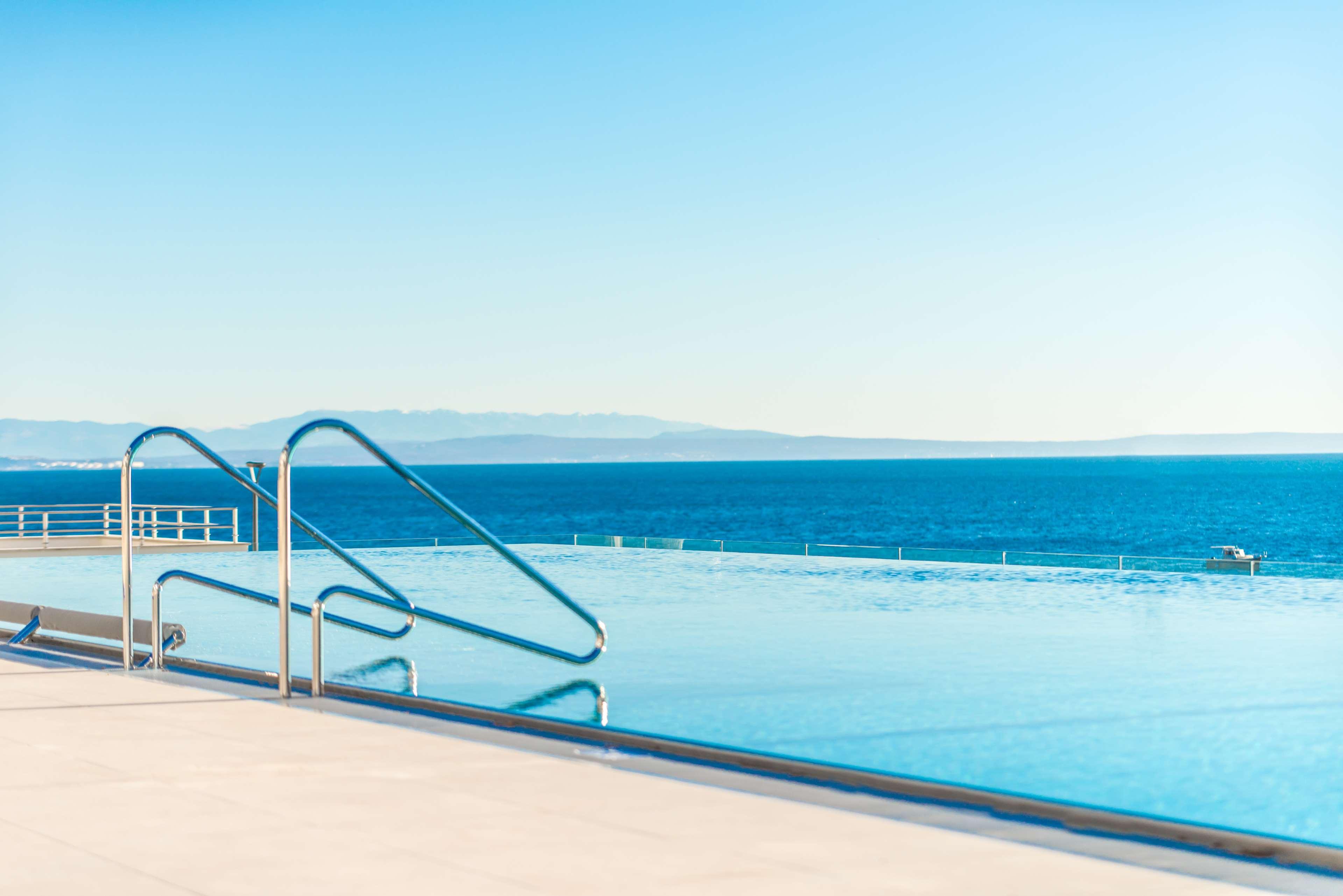 Hilton Rijeka Costabella Beach Resort And Spa Екстериор снимка The pool at the Hotel