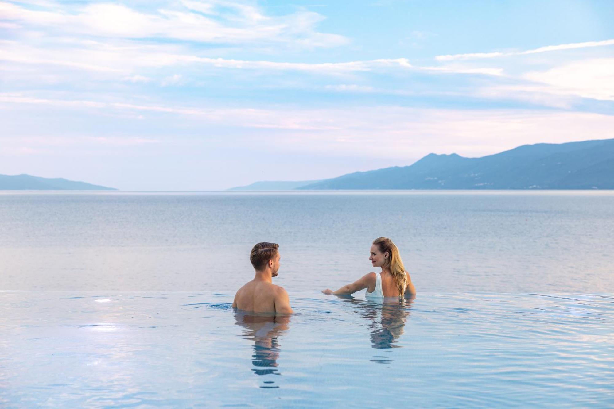 Hilton Rijeka Costabella Beach Resort And Spa Екстериор снимка Bathing in the Dead Sea