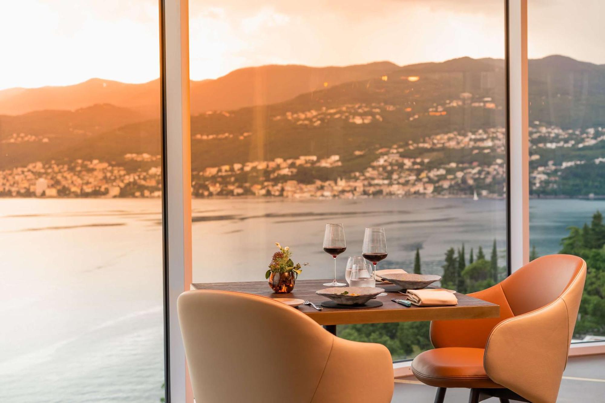 Hilton Rijeka Costabella Beach Resort And Spa Екстериор снимка View from the restaurant