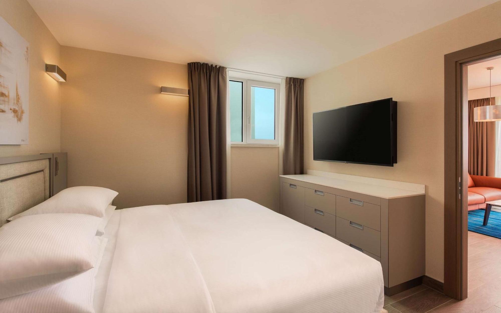 Hilton Rijeka Costabella Beach Resort And Spa Екстериор снимка A bedroom at the hotel