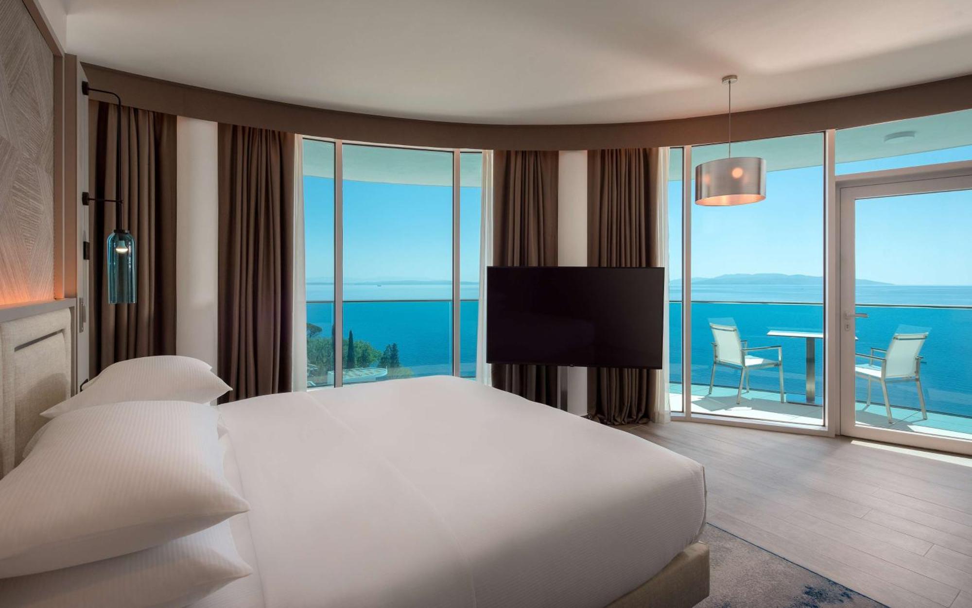 Hilton Rijeka Costabella Beach Resort And Spa Екстериор снимка Suite