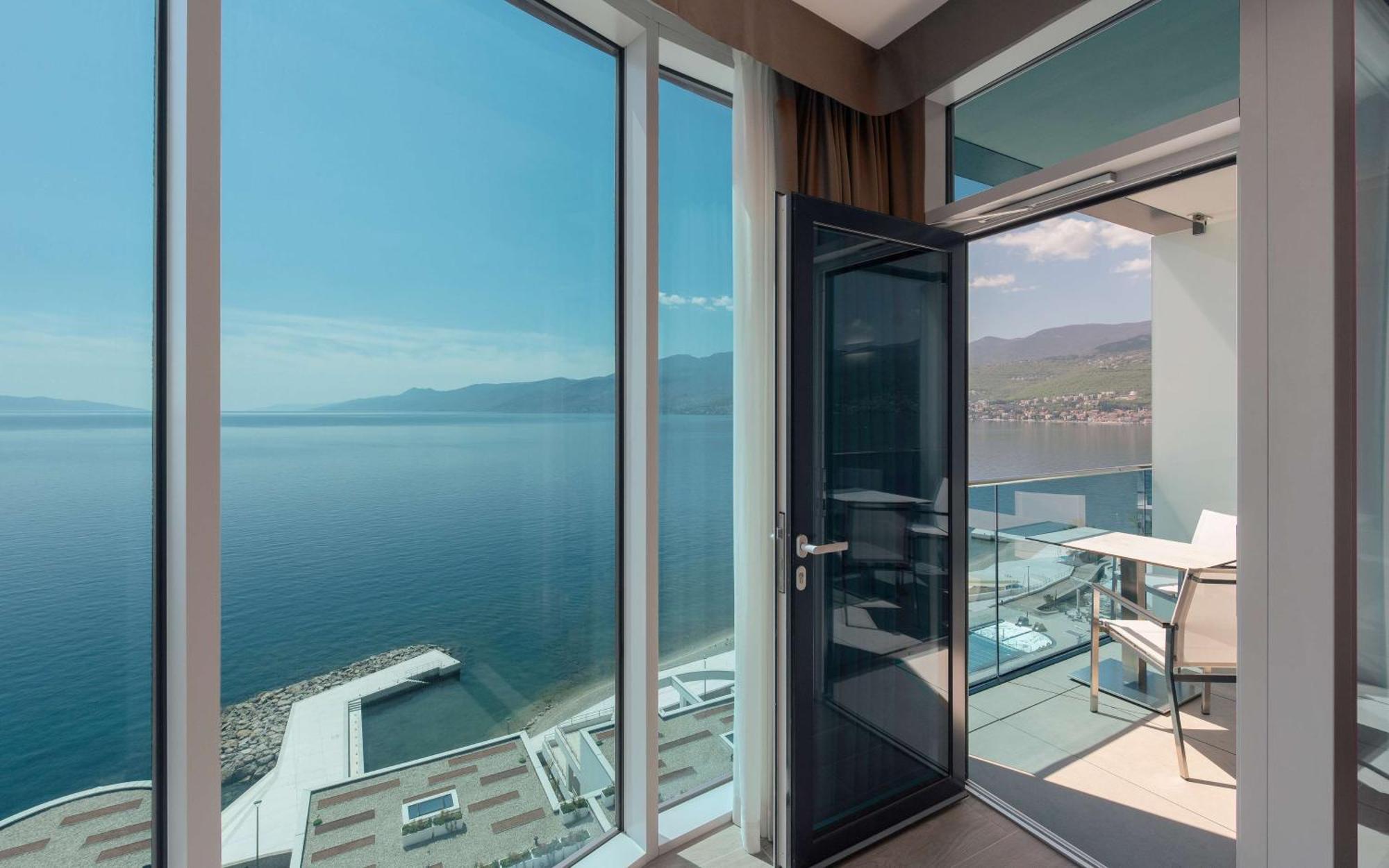 Hilton Rijeka Costabella Beach Resort And Spa Екстериор снимка