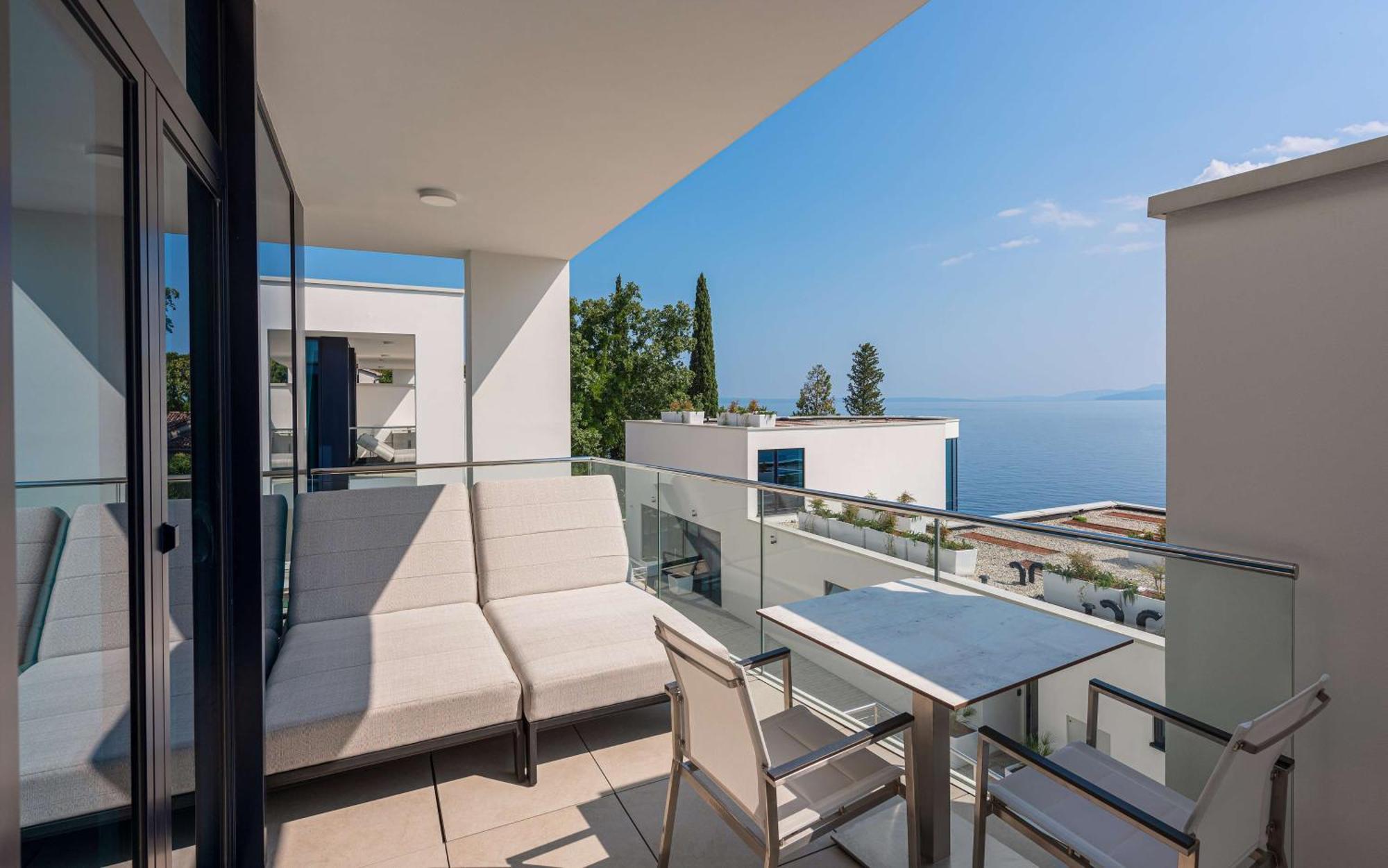 Hilton Rijeka Costabella Beach Resort And Spa Екстериор снимка